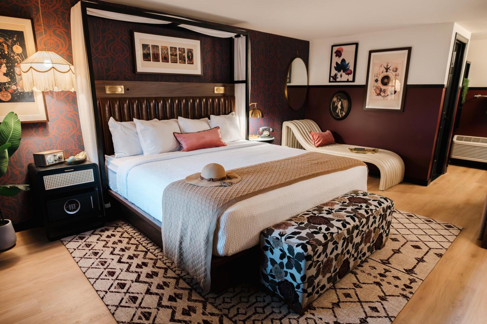 Uncommoner Hotel By Reverie Boutique Collection West Yarmouth Bagian luar foto